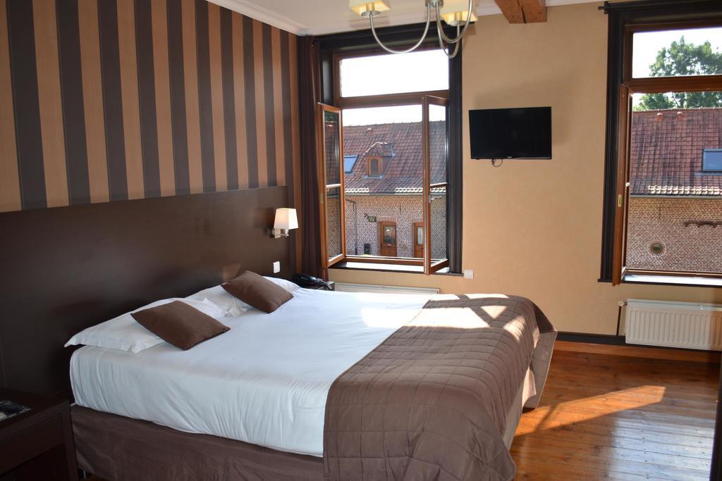 Le Domaine Des Cigognes Hotel Ennevelin Room photo