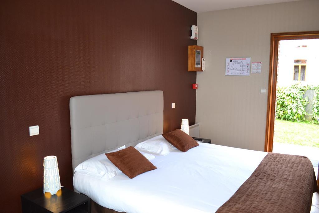 Le Domaine Des Cigognes Hotel Ennevelin Room photo