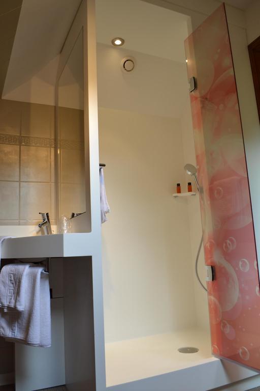 Le Domaine Des Cigognes Hotel Ennevelin Room photo