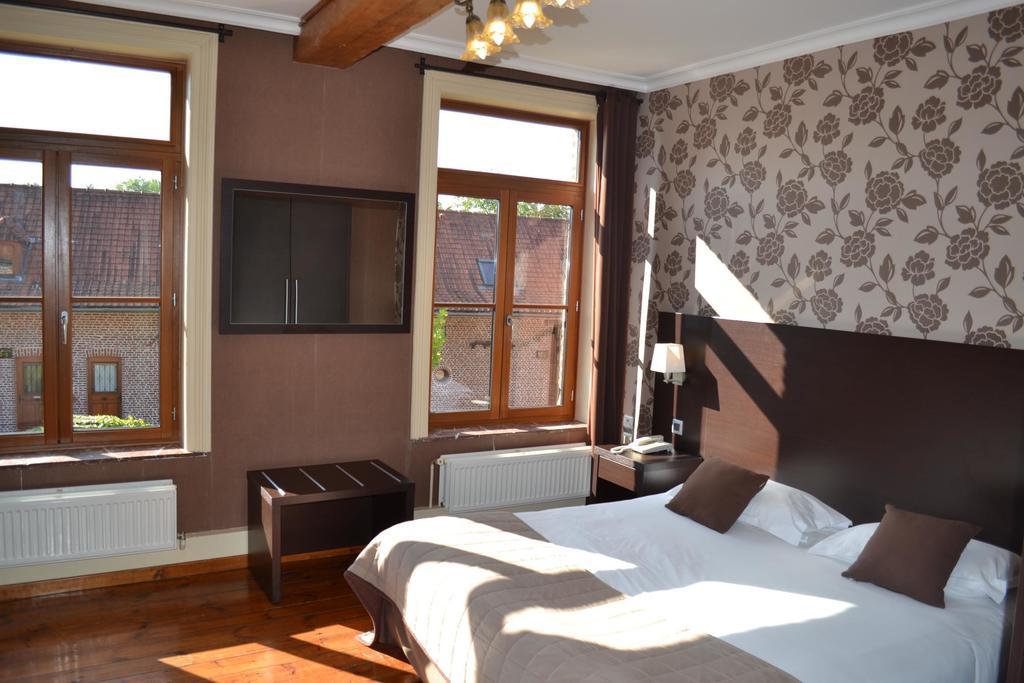 Le Domaine Des Cigognes Hotel Ennevelin Room photo