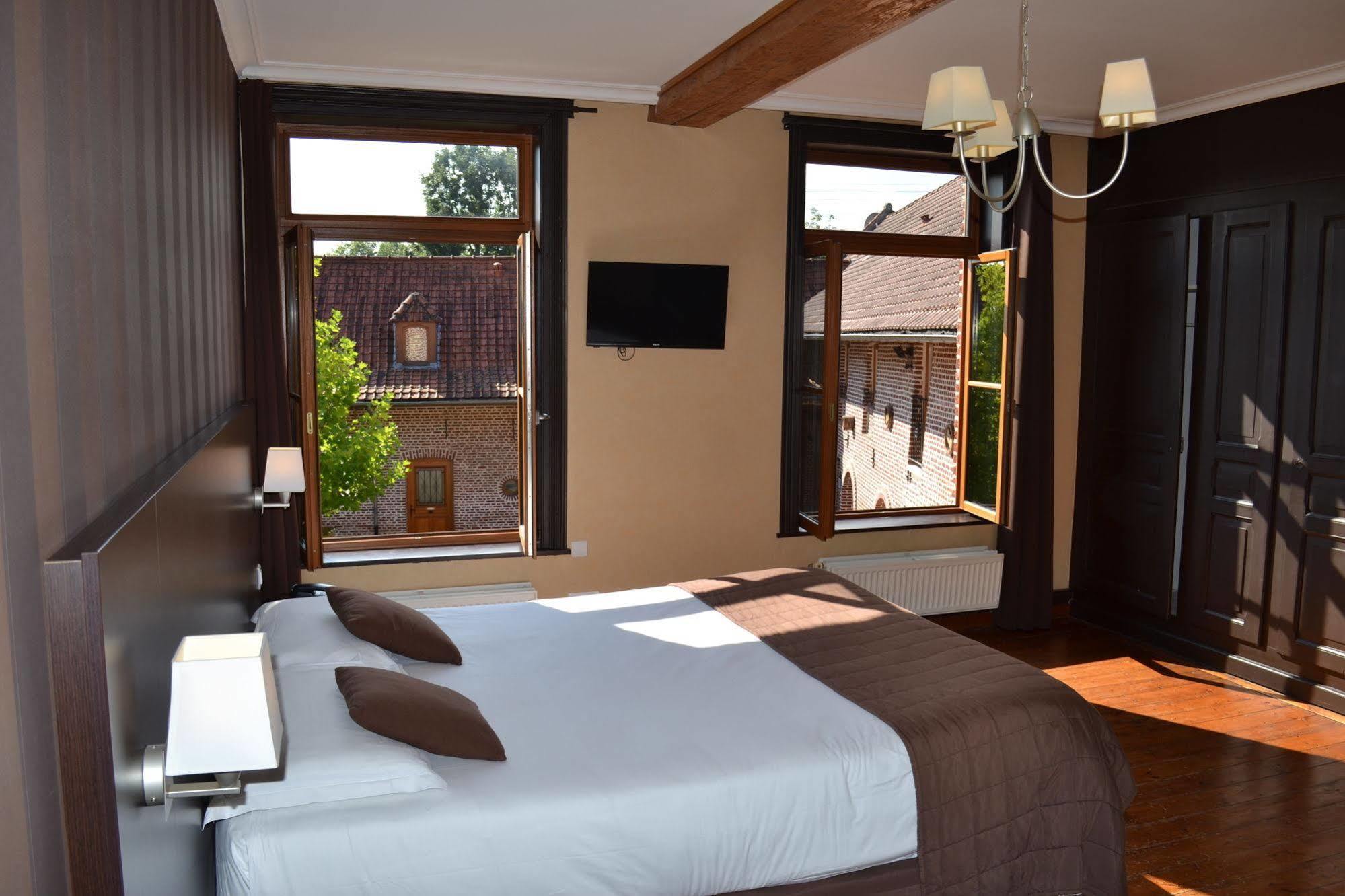 Le Domaine Des Cigognes Hotel Ennevelin Exterior photo